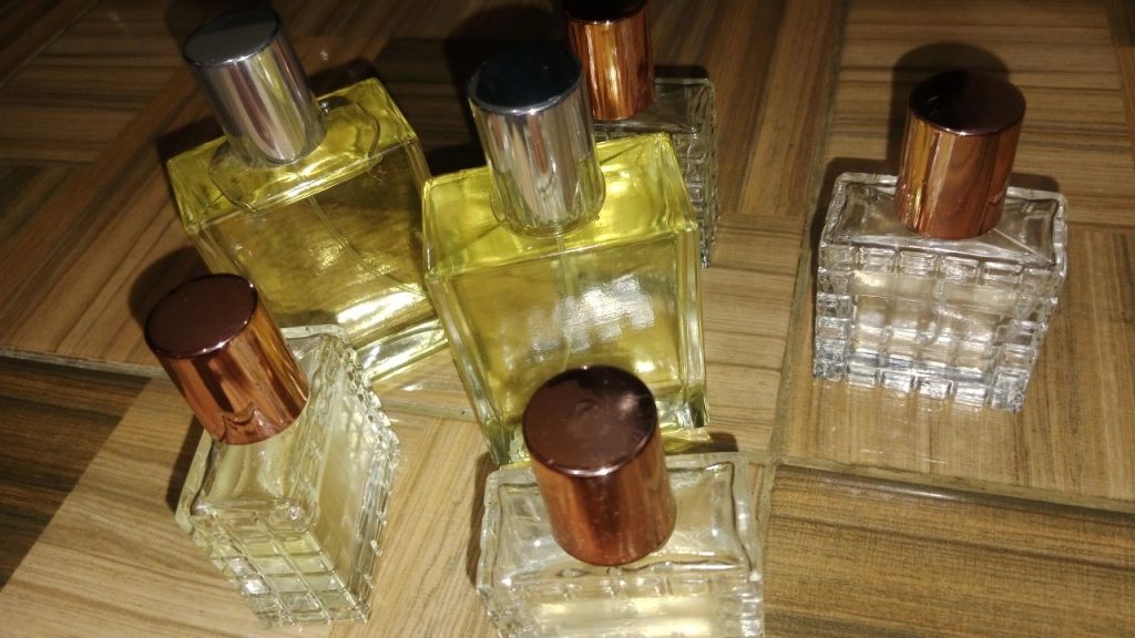 pemasaran parfum di media sosial untuk meningkatkan penjualan produk parfum.